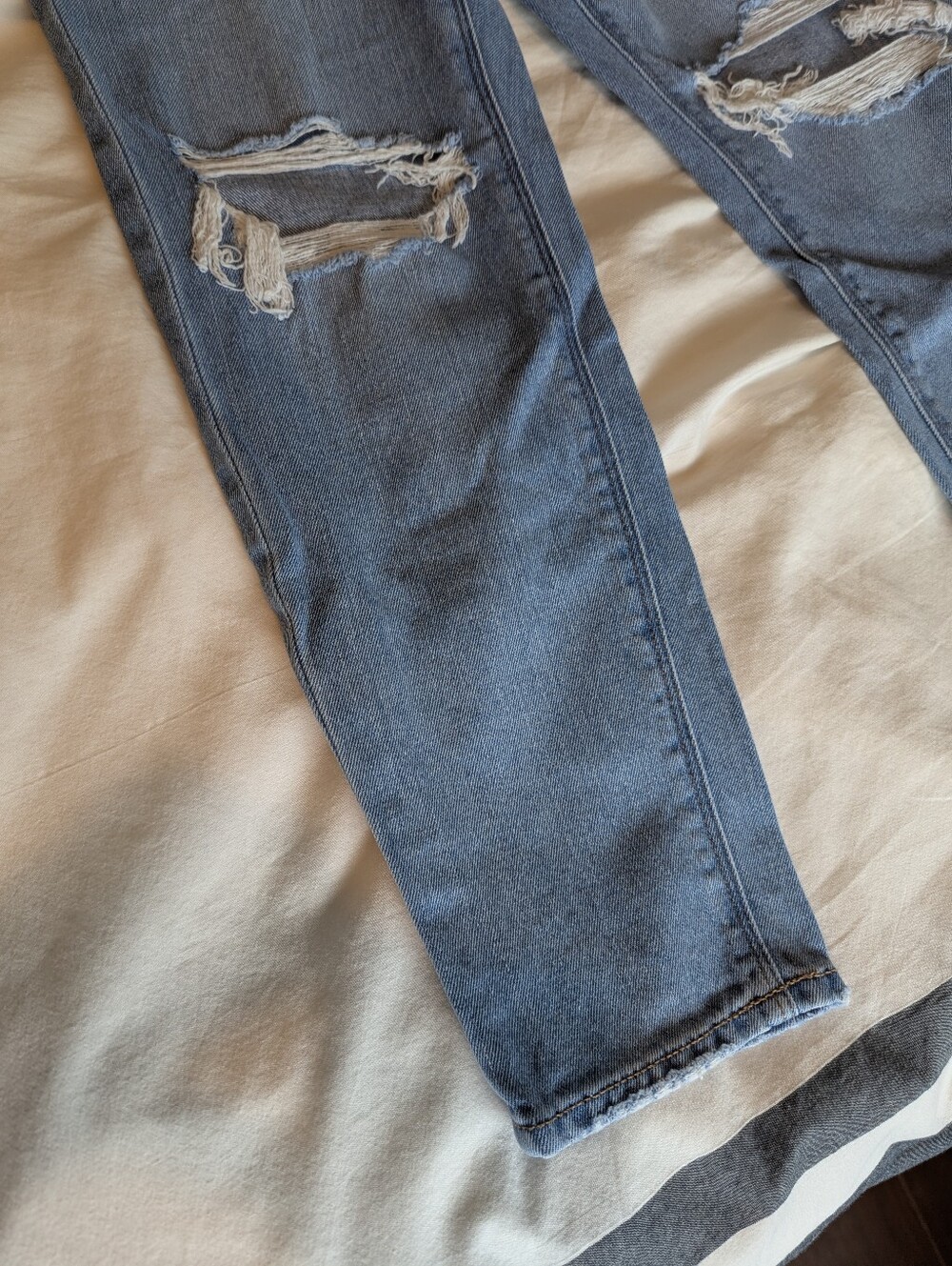 AE Ripped Mom Jean - Short - Picture 4 of 12
